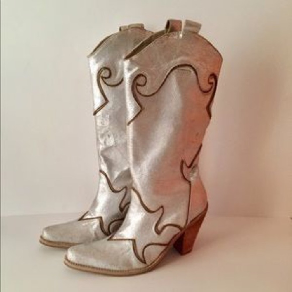 Silver cowboy boots size 7